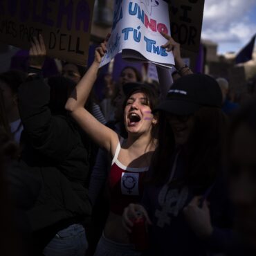 fotos:-manifestacoes-pelo-dia-internacional-da-mulher-tomam-ruas-de-cidades-pelo-mundo