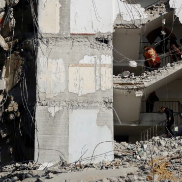 israel-ataca-torre-residencial-na-faixa-de-gaza;-ha-um-impasse-nas-negociacoes-de-cessar-fogo-antes-do-ramada