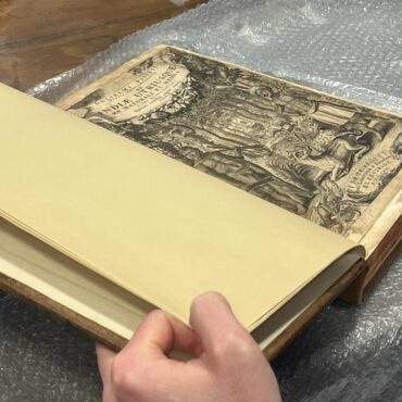 pf-recupera-em-londres-livro-holandes-de-mais-de-300-anos-furtado-de-museu-no-brasil
