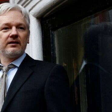 julian-assange-tem-recurso-parcialmente-aceito-em-tribunal-de-londres,-que-adia-decisao-sobre-extradicao-aos-eua