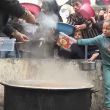 segundo-carregamento-com-mais-de-300-toneladas-de-alimentos-para-gaza-sai-do-porto-de-chipre