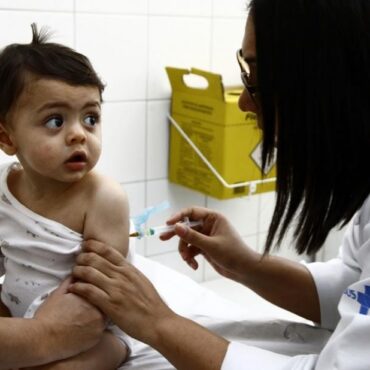 santos-amplia-vacinacao-contra-gripe-para-criancas,-deficientes-e-pessoas-com-comorbidades