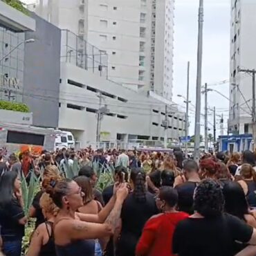 servidores-municipais-lotam-camara-de-praia-grande-em-protesto-contra-proposta-de-reajuste-salarial;-video