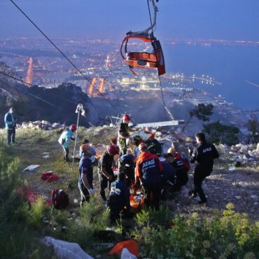 mais-de-170-pessoas-sao-resgatadas-apos-acidente-em-teleferico-que-deixou-um-morto-na-turquia