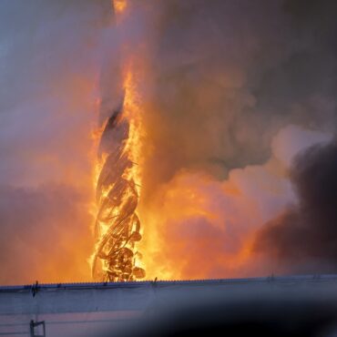 incendio-em-copenhague:-veja-antes-e-depois-de-predio-destruido-pelas-chamas