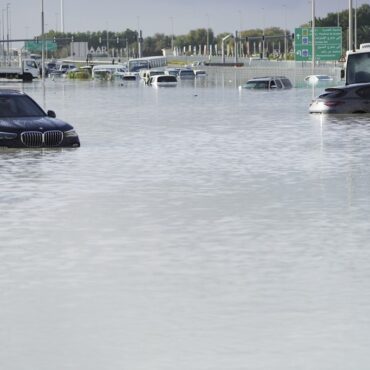 alagamentos-em-dubai:-‘semeadura-de-nuvens’-pode-ser-causa-da-pior-chuva-na-historia-da-cidade,-diz-agencia