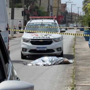 idosa-morre-ao-ser-atropelada-apos-se-desequilibrar-em-canteiro-central-e-cair-em-avenida-no-litoral-de-sp