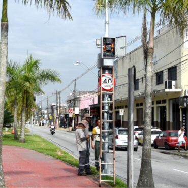 radares-e-lombadas-eletronicas-passam-a-funcionar-em-novos-pontos-de-praia-grande,-sp;-veja-quais