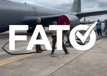 e-#fato:-jacare-de-tres-metros-e-achado-entre-pneus-de-aviao-militar-e-capturado-nos-eua;-video