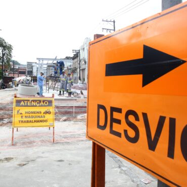 pavimentacao-em-obras-do-vlt-interdita-vias-e-altera-trajeto-de-onibus-em-santos;-veja-as-alternativas