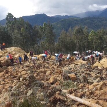 deslizamento-em-papua-nova-guine-soterrou-cerca-de-300-pessoas-e-1,1-mil-casas,-diz-imprensa-local