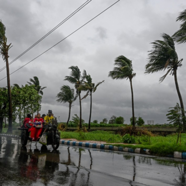 ciclone-remal-toca-o-solo-em-bangladesh;-quase-1-milhao-de-pessoas-estao-em-abrigos