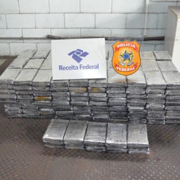 policia-e-receita-federal-apreendem-271-kg-de-cocaina-em-carga-de-papel-sulfite-no-porto-de-santos