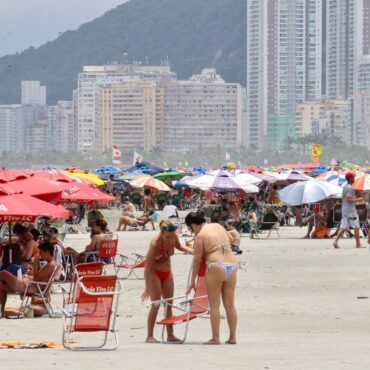 praias-de-santos-e-sao-vicente-estao-improprias-para-banho-de-mar