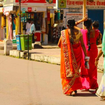 hindus-radicais-atacam-e-dao-prazo-para-familias-cristas-renunciarem-a-fe