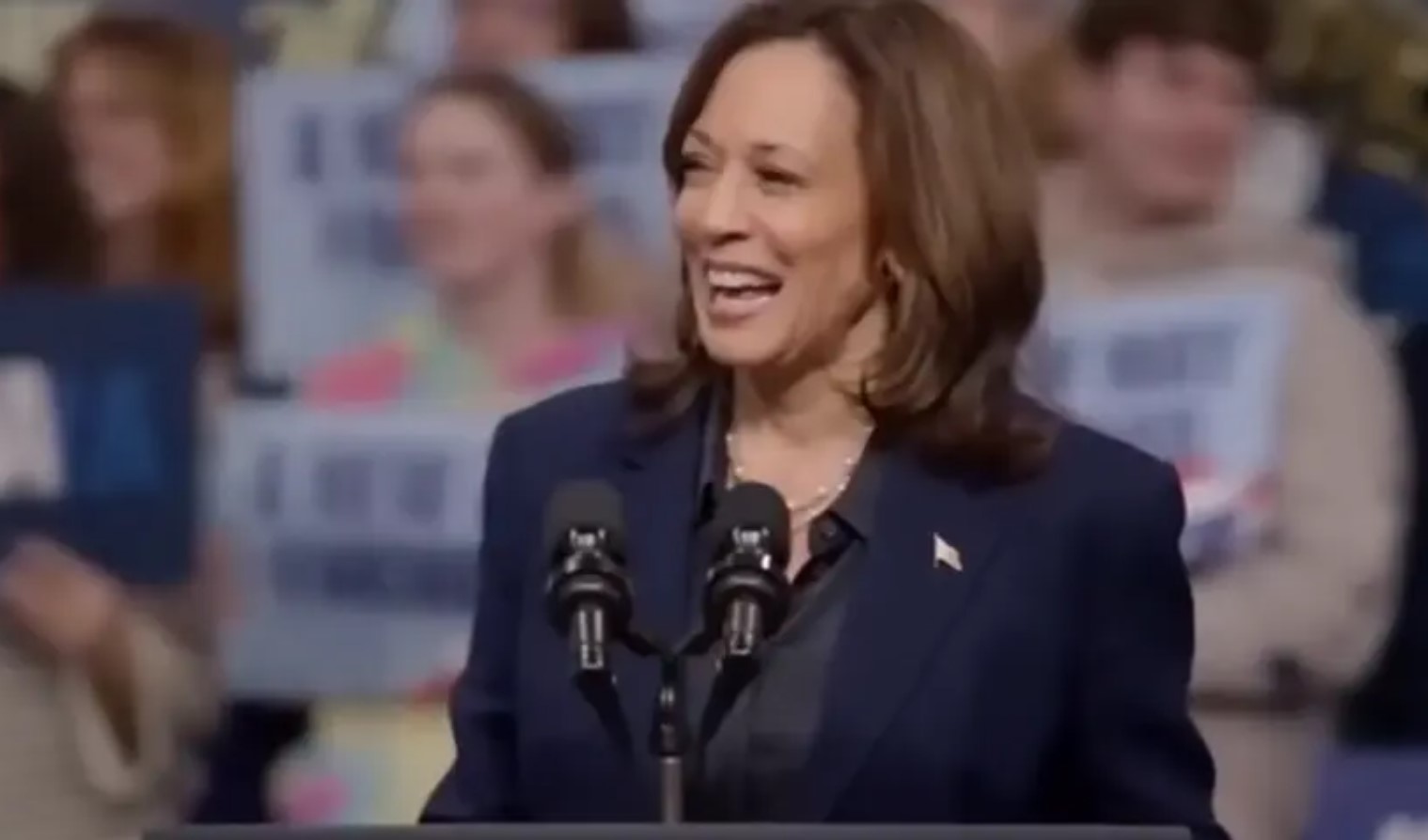 Kamala Harris debocha de cristãos que gritaram “Jesus é Rei”: “Estão no comício errado”