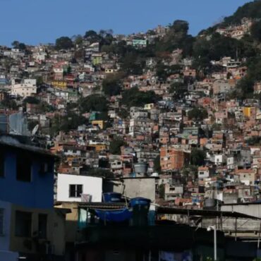 ibge-aponta-mais-igrejas-do-que-escolas-e-hospitais-nas-favelas